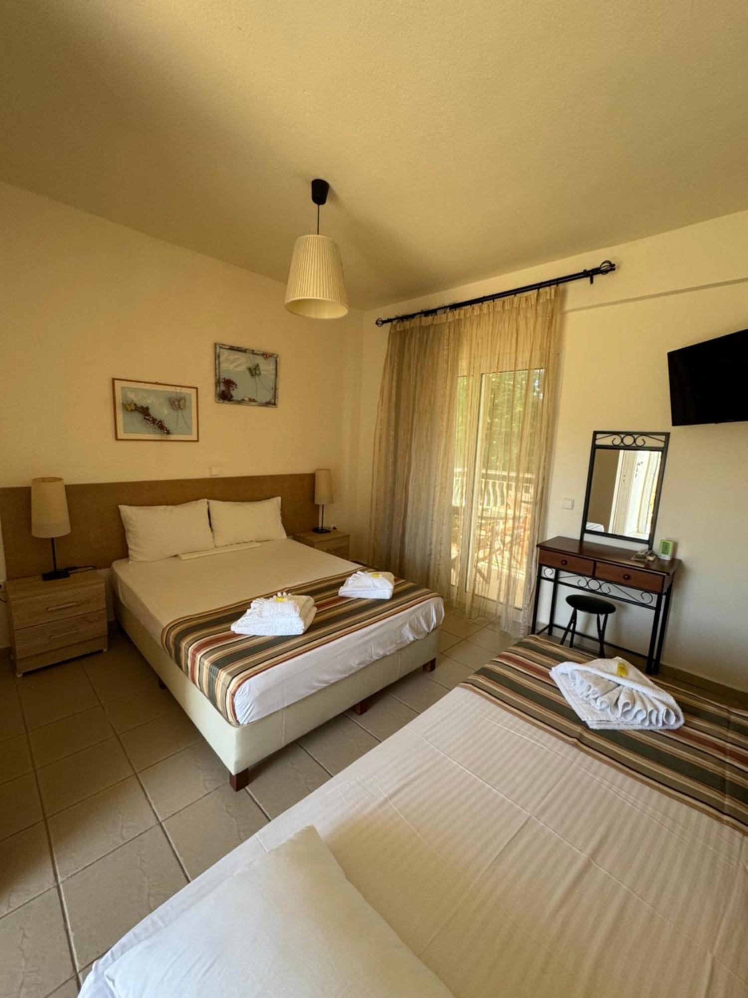 Dafnes Rooms Fourka Buitenkant foto