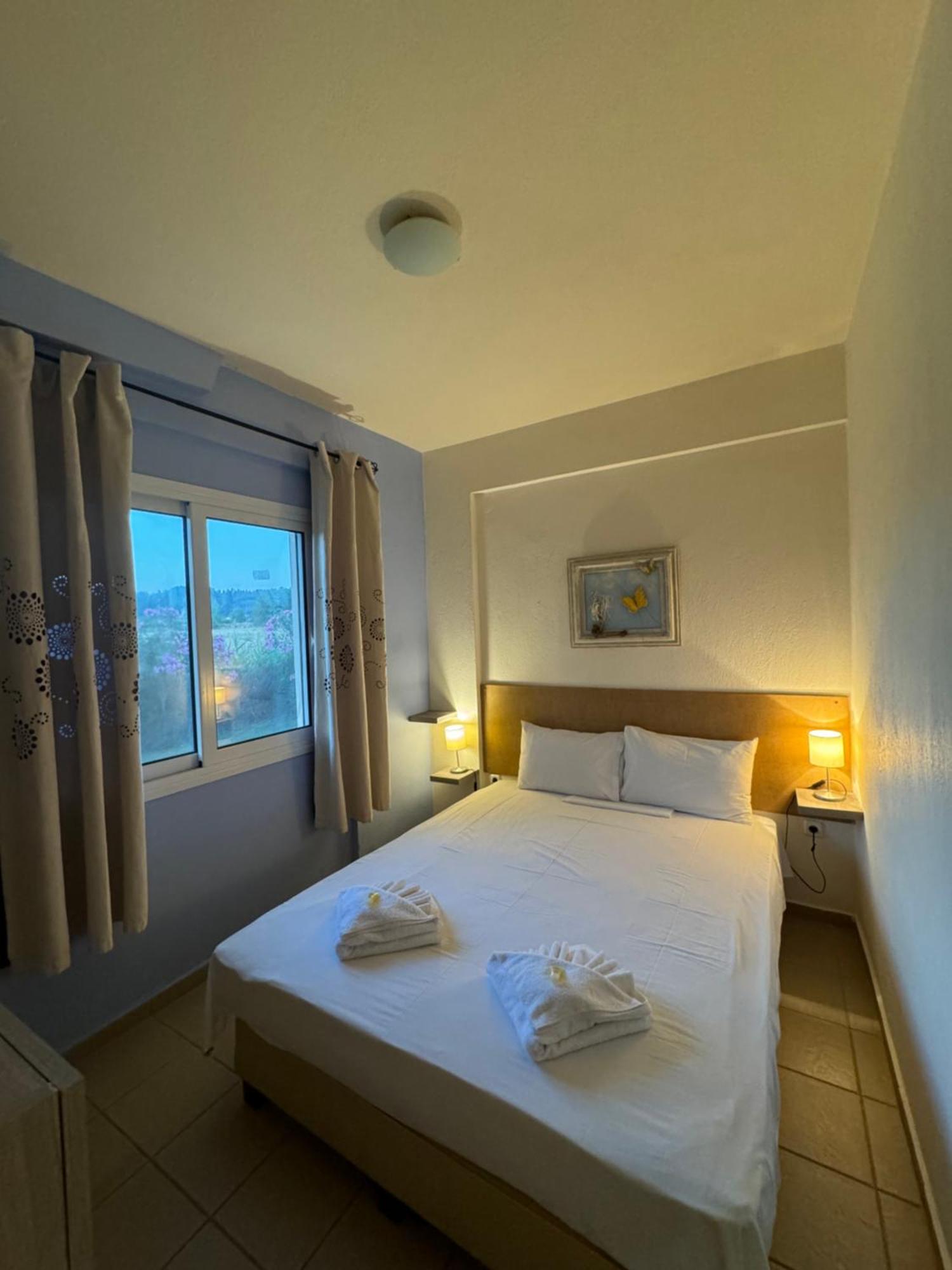 Dafnes Rooms Fourka Buitenkant foto