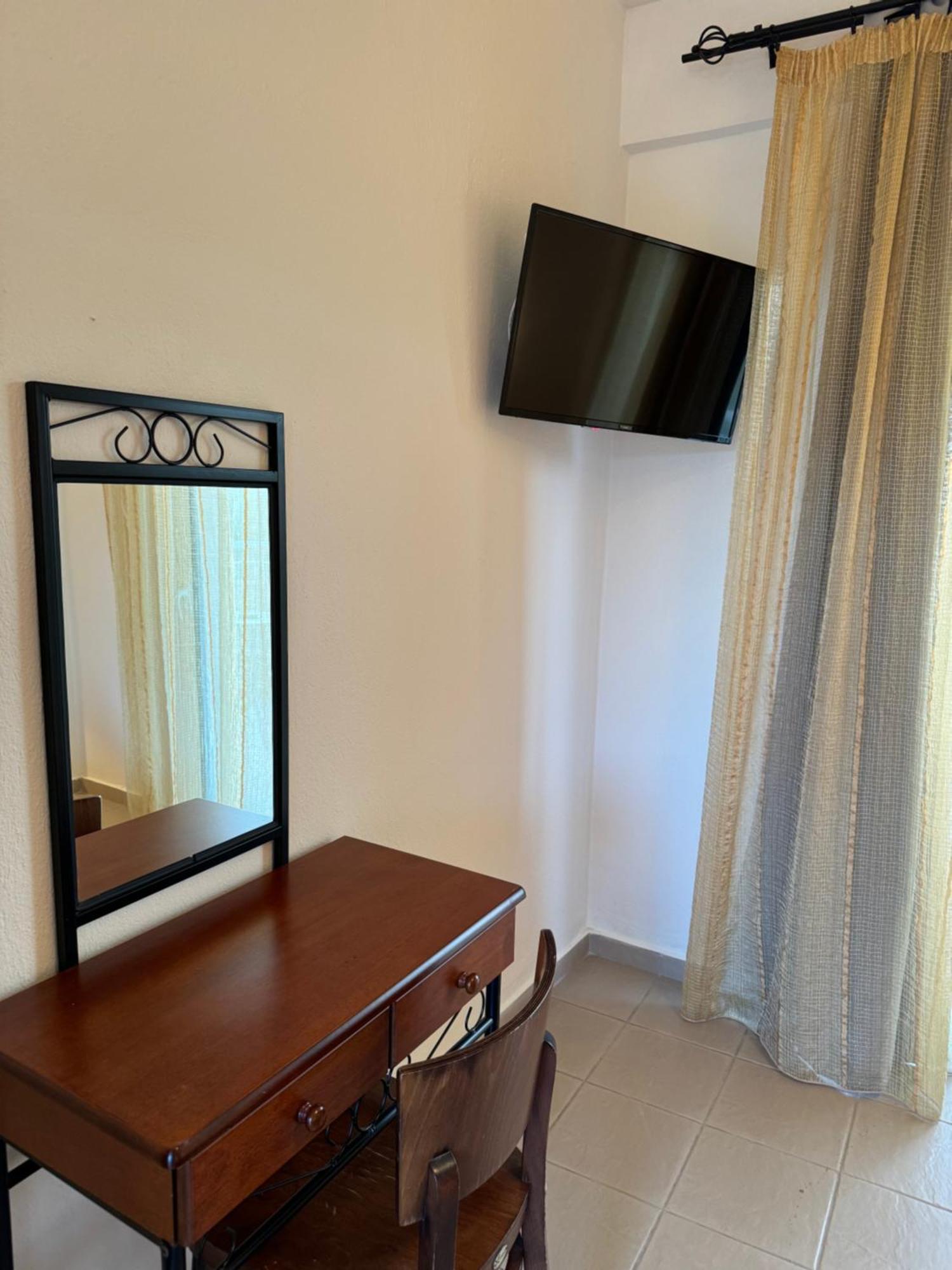 Dafnes Rooms Fourka Buitenkant foto