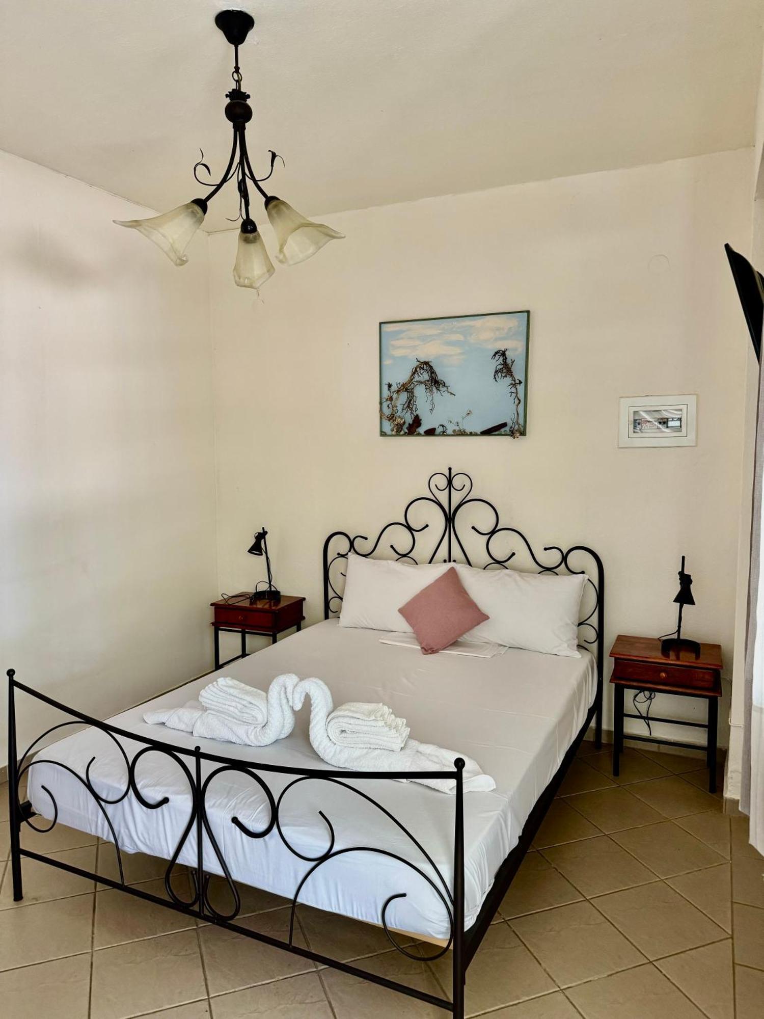 Dafnes Rooms Fourka Buitenkant foto