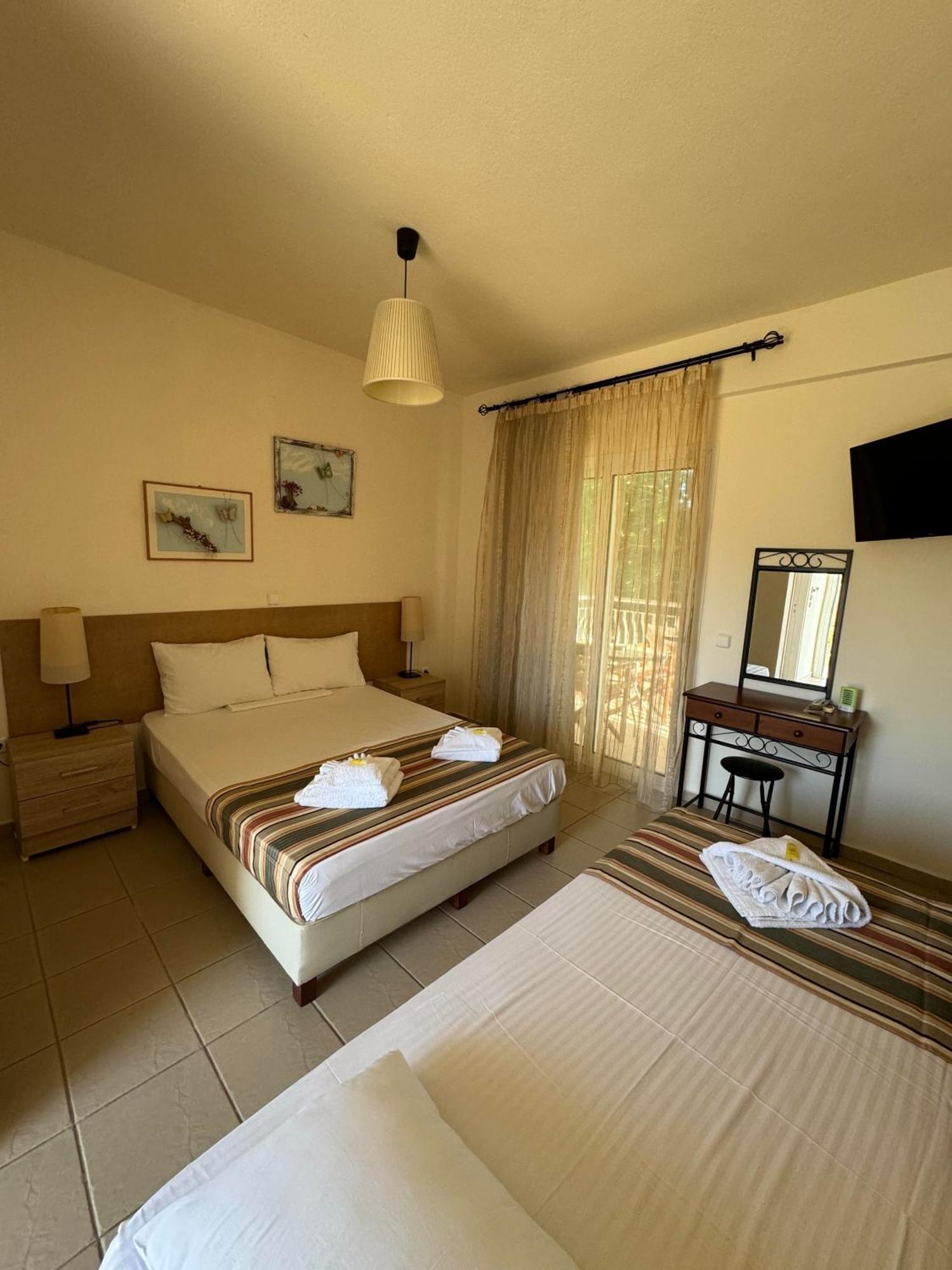 Dafnes Rooms Fourka Buitenkant foto