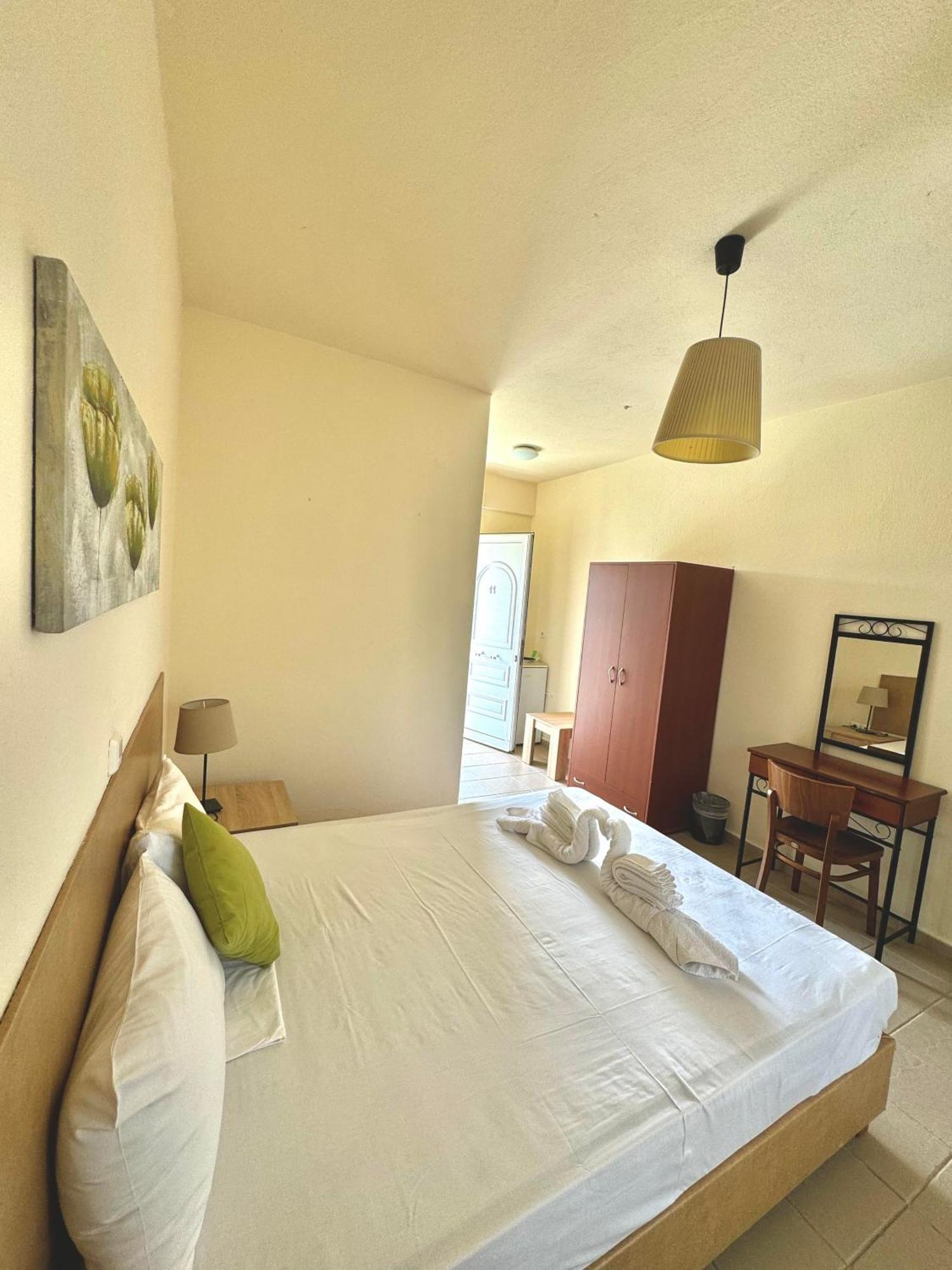 Dafnes Rooms Fourka Buitenkant foto
